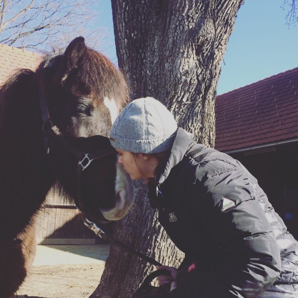 Nina Baumgartner mit Pferd